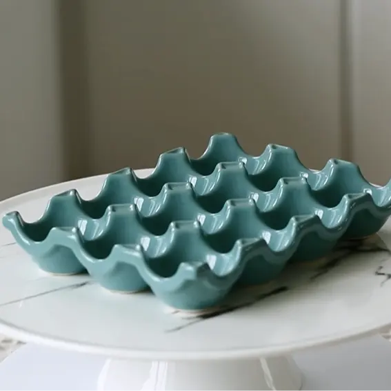 China fornecedor kitchenware colorido elegante 12 pcs porta de ovos de porcelana