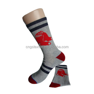 manchette élastique moitié terry bleu marine à rayures rouge chaussures conception hommes de sport sport chaussettes - Product Image 1