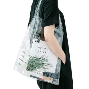 حقيبة يد شفافة من البلاستيك متعدد الفاينيل ذات شعار مخصص حقيبة حمل يد للشاطئ شفافة حقيبة حمل يد للصيف مصنوعة من البلاستيك متعدد الفاينيل