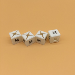 Marqueurs de taille en plastique blanc pré-imprimés avec étiquettes de cintre carrées XXS 5XL par impression Logo Numéro Disparité Tailles Vêtements - Product Image 4