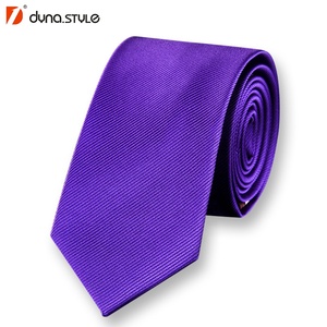 Corbata de Poliéster Rosa Clásica y Elegante para Hombre, Fabricada en China - Product Image 6