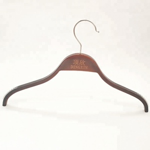 Perchas de <span class=keywords><strong>madera</strong></span> para trajes con acabado extra suave, perchas antideslizantes para camisa, abrigo, chaqueta, vestido, logotipo personalizado - Product Image 3