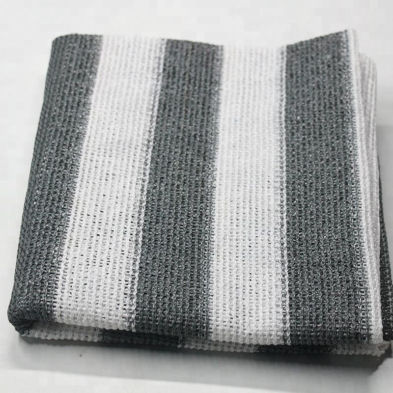 Gris et blanc