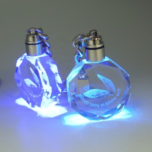Tùy Chỉnh Logo 3D Khắc Laser Pha Lê Thủy Tinh Keychain Trống Keychain Ảnh Cho Quảng Cáo - Product Image 3
