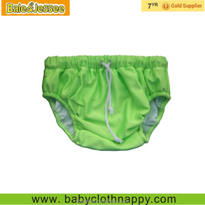 Pañal de natación de bebé reutilizable impermeable y lavable de microfibra para nadadores activos - Product Image 3