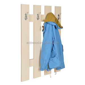 Porte-manteau mural en bois de frêne clair avec 4 crochets - Product Image 3