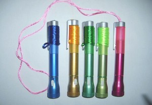 सस्ते प्लास्टिक प्रकाश रंग लटका रस्सी छात्रों के साथ अप कलम ballpoint कलम नेतृत्व में प्रकाश ballpoint कलम के साथ एलईडी मशाल समारोह