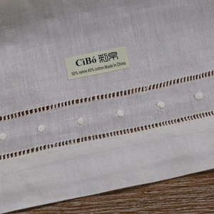 TC001: Khăn Trải Bàn Màu Be/Ecru Handmade Hemstitch Với Thụy Sĩ Chấm Thêu Bảng Vải - Product Image 4