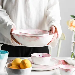 Alat Makan Pernikahan Mangkuk Keramik Sup Nasi Gelembung Merah Muda dengan Berbingkai Emas