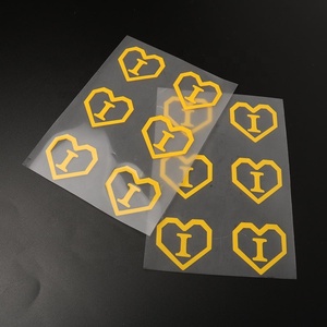 Étiquettes personnalisées en caoutchouc, avec Logo surélevé 3D en forme de cœur coloré, transfert de chaleur, pour T-shirts, vente en gros, pièces - Product Image 1