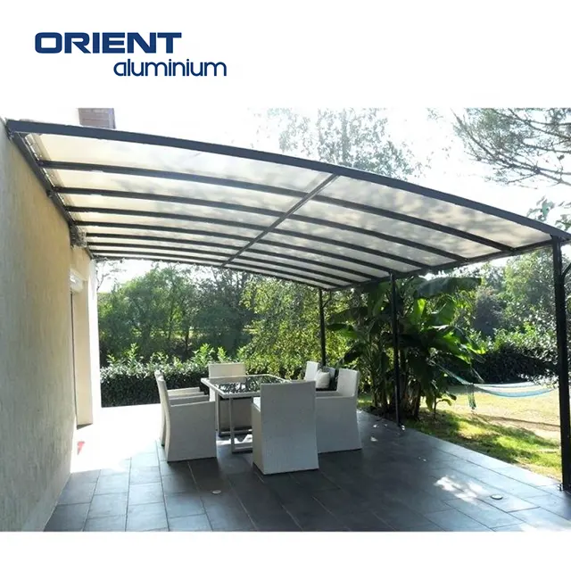 Aluminium carport ondersteunt