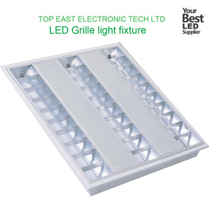 600*600 1200*600 Lumière LED de calandre <span class=keywords><strong>T5</strong></span> montée en surface pour un taux de réflexion élevé - Product Image 2