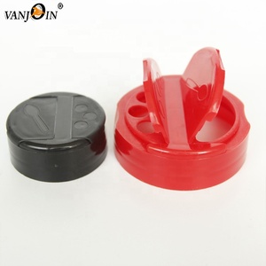 Bocaux à épices en plastique transparent de 500 ml (16 oz) avec couvercle rouge à clapet, trous de tamisage et côtés ouverts pour verser, pot à condiments de 250 ml - Product Image 6