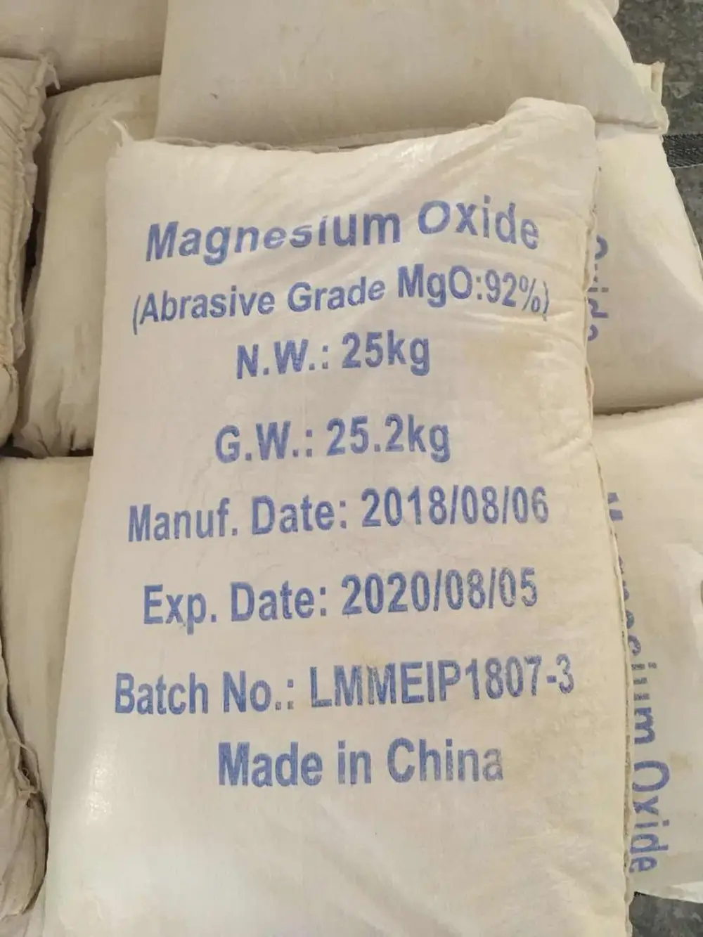Preço em pó de óxido de magnésio grau abrasivo mgo 90% 92% 93% 94%