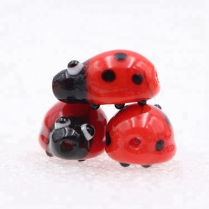 Figuritas de mariquita de cristal hechas a mano en miniatura, agujero perforado de 2mm, cuentas de escarabajo de dibujos animados rojos, abalorios de insectos con cuentas de mariquita de colores - Product Image 3