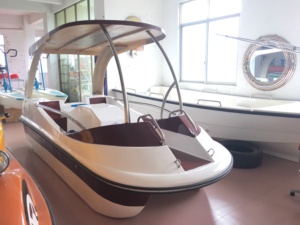 Bateau à pédales pour adultes, quatre <span class=keywords><strong>places</strong></span>, en fibre de verre, bateau à pédales électrique, équipement de jeux aquatiques (M-076) pour parc aquatique - Product Image 3