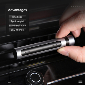 Diffuseur de parfum de voiture <span class=keywords><strong>portable</strong></span> haut de gamme en alliage <span class=keywords><strong>d</strong></span>'aluminium avec logo personnalisé <span class=keywords><strong>d</strong></span>ésodorisant de voiture de luxe à offrir - Product Image 2