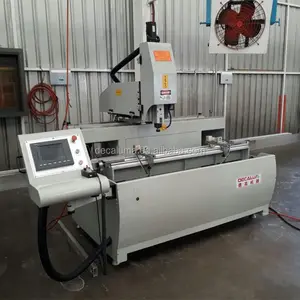 Jinan Decaluma Supply Aluminium Raam Deur Cnc Lock Gaten Making Machine