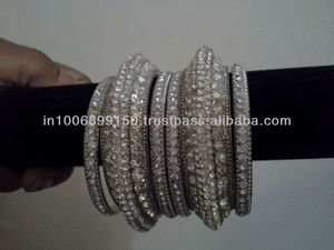 Brazaletes étnicos de moda con Base de cobre dorado, Perla de cristal grande inspirada en Bollywood para bodas, fiestas, aniversarios, compromisos - Product Image 3