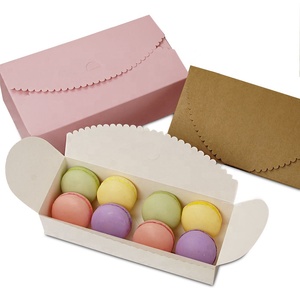 Boîtes à macarons roses pliables sur mesure avec fenêtre transparente, rabat festonné, pelliculage mat, recyclables pour sushis et autres aliments - Product Image 1