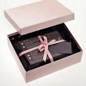 Barato elegante venta al por menor de relieve logotipo personalizado impreso 2 piezas rígido de caja de embalaje de cartón <span class=keywords><strong>duro</strong></span> de la caja de regalo de papel de regalo caja - Product Image 1