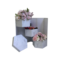 Vente chaude rigide couleur pure rotatif trois couches hexagonale Souvenir Roses fleur papier boîte-cadeau pour l'emballage des fleurs
