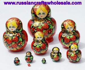 Matrioshka Babushka de madera pintada a mano, arte popular ruso, artesanías de madera, cajas talladas en madera y letreros de pared a la venta - Product Image 2