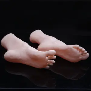 塑料现实fleshtone女性脚软足部模特袜子显示