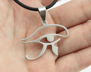 Collar de Acero Inoxidable con Colgante de Ojo de Horus Egipcio Antiguo, Chapado en Oro, Hecho a Mano, Marca Olivia - Product Image 4
