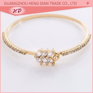 Nuevo Diseño de Pulsera de Oro Falso de Moda, Cadena de Mano Dorada con Diseño Moderno - Product Image 6