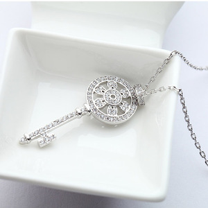 LUOTEEMI nueva venta al por mayor de moda de alta calidad encanto mujeres rodio blanco Zirconia cúbica de oro Vintage llave collar - Product Image 6