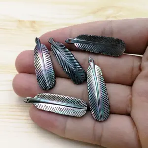 inci kabuk şekli kolye Suppliers-Doğal Yeni Toptan Siyah Yaprak Inci Kolye Tüy şekilli değerli taş Kabuk kolye ve takılar takı yapımı için
