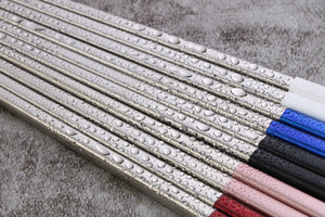 ตะเกียบสไตล์จีนแบบใหม่ 5 สี ตะเกียบโลหะกลวง ตะเกียบสแตนเลส พร้อมชุดของขวัญ - Product Image 5