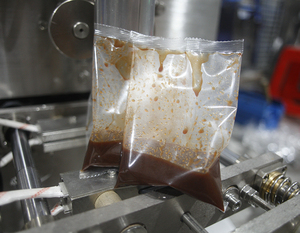 Machine d'emballage automatique en sachets de fruits, de pâte, de tomate, de Sauce, d'eau, de shampooing, de Ketchup, ml - Product Image 4
