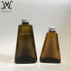 Chai Vitamine Thủy Tinh Màu Hổ Phách Hình Tam Giác 320Ml Có Nắp Kim Loại - Product Image 3