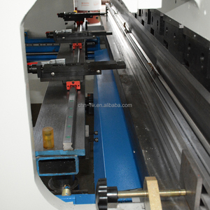 Iso9001 Certifié Hydraulique <span class=keywords><strong>Amada</strong></span> Plaque Bender Presse <span class=keywords><strong>Plieuse</strong></span> - Product Image 2