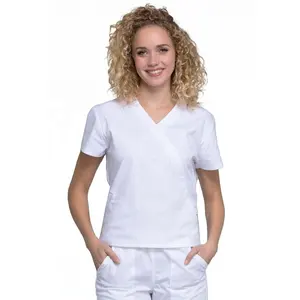 Beyaz tasarımcı kadın tıbbi üniforma doktor ve hemşire için