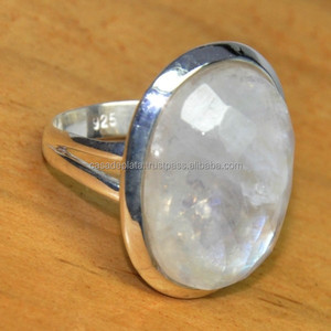 Anillo de plata con forma ovalada de piedra lunar arcoíris, joyería de piedras preciosas reales Vintage única para bodas y fiestas de Casa De Plata - Product Image 2