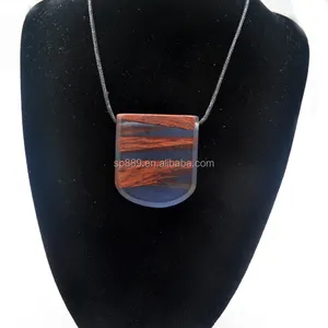 Handmade Wood and Resin Pendants Popular Style Epoxy Resin Wood Jewelry Necklace for Gifts Weddings Parties Model Set