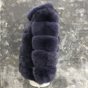 معطف نسائي شتوي دافئ من فرو الثعلب متوفر بألوان مخصصة - Product Image 4