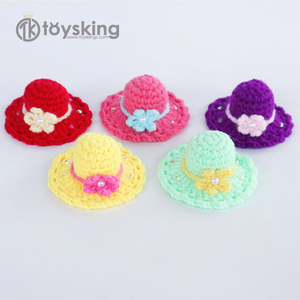 Cappellino da sole all'uncinetto per bambole - Adorabile portachiavi in miniatura, accessorio artigianale fatto a mano e bomboniera per ragazze - Product Image 3