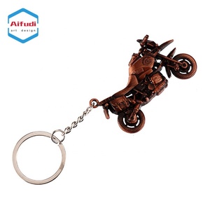Gros pistolet de Jeu Casserole Airdrop boîte Véhicules Moto Porte-clés - Product Image 2