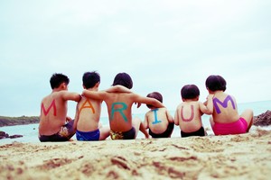 Zapatos de Agua de Goma Resistentes con Drenaje Rápido, Amarillo/Azul, para Buceo y Surf - Product Image 5