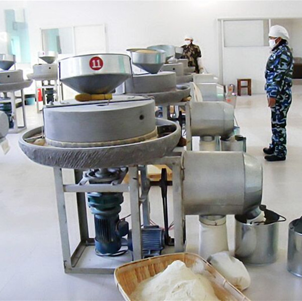 Традиционная зеленая мельница для муки