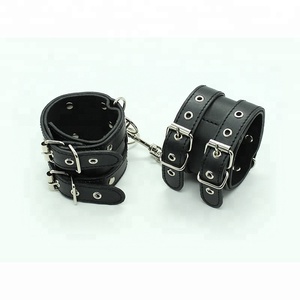 Prix de gros Menottes <span class=keywords><strong>en</strong></span> cuir pour couples BDSM Sexy Bondage Gear Fétiche Menottes de retenue pour l'intimité - Product Image 4