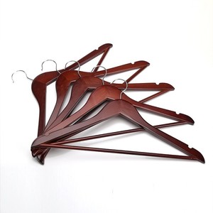 Porte-vêtements en bois de lotus acajou en gros, barre ronde antidérapante et crochet chromé, porte-vêtements et rail - Product Image 5