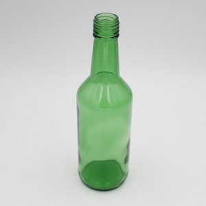 Bouteille en <span class=keywords><strong>verre</strong></span> vert sur mesure de 350 ml 375 ml avec bouchons à vis Bouteille en <span class=keywords><strong>verre</strong></span> Soju pour <span class=keywords><strong>verre</strong></span> vert Vente chaude avec couvercle - Product Image 3