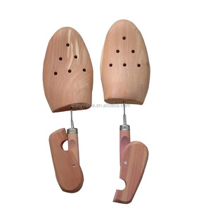Embauchoirs en bois de <span class=keywords><strong>cèdre</strong></span> ST21118 Shiny Value, personnalisés, emballés en polybag, Shanghai Two Doors Woody Shoes, Redwood Shoes, plusieurs couleurs - Product Image 3