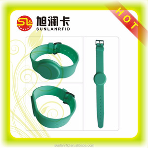 Precio de fábrica RFID NFC Pasiva 125 kHz A Prueba de agua de PVC/ABS/Silicona Pulsera De Goma <span class=keywords><strong>para</strong></span> Gimnasio - Product Image 1