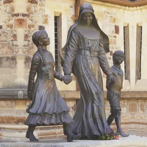 A grandezza naturale di figura religiosa bronzo cattolica nonne nun statue per la vendita